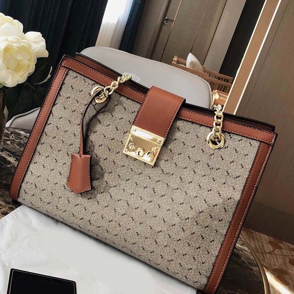 wholesale padlock shoulder bag chain flap handbag purse woman large tote bags old flower shop bag canvas totes wallets classic letter print
wholesale padlock shoulder bag chain flap handbag purse woman large tote bags old flower shop bag canvas totes wallets classic letter print