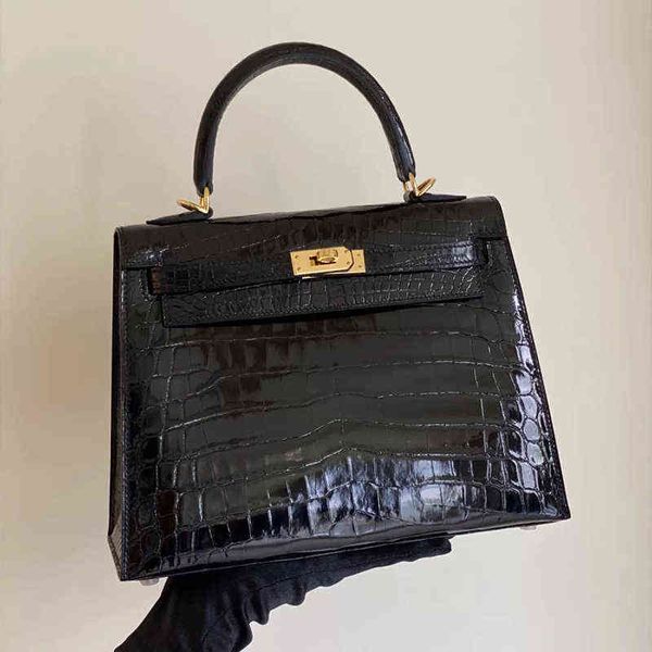 new fashion leather crocodile pattern portable one shoulder messenger women's bright face handbag have logo
new fashion leather crocodile pattern portable one shoulder messenger women's bright face handbag have logo