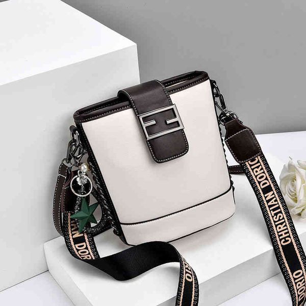 %100 tide brand fashion ladies handbag shoulder bag factory outlet small women's 2022 new red popular high sense bucket
%100 tide brand fashion ladies handbag shoulder bag factory outlet small women's 2022 new red popular high sense bucket