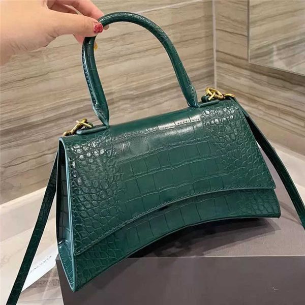 2022 fashion designer bags women shoulder bag crocodile pattern leather female luxury messenger handbag gift box
2022 fashion designer bags women shoulder bag crocodile pattern leather female luxury messenger handbag gift box