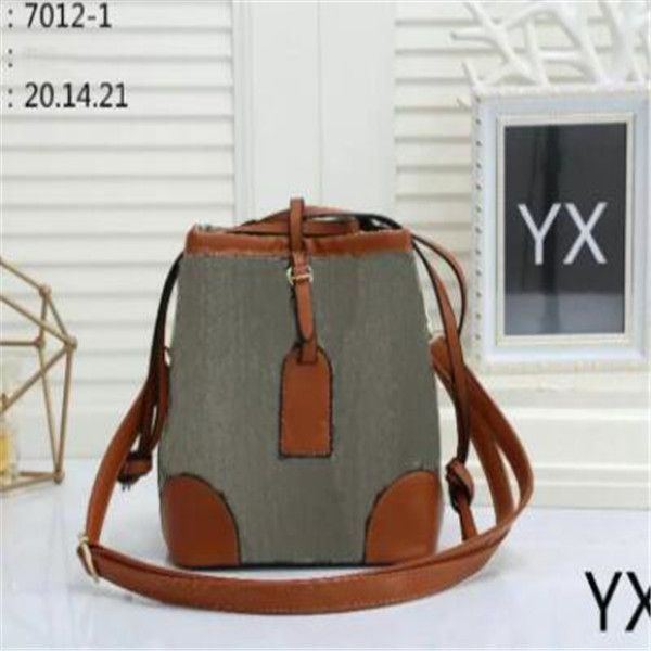 women leather shoulder bags tassel wallet handbag handbags crossbody soho bag fringed messenger chain purse 7012-1 20x14x21cm
women leather shoulder bags tassel wallet handbag handbags crossbody soho bag fringed messenger chain purse 7012-1 20x14x21cm