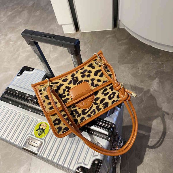 new fashion trend luxury brand designer bag wholesale small women's versatile cross winter single shoulder armpit square
new fashion trend luxury brand designer bag wholesale small women's versatile cross winter single shoulder armpit square