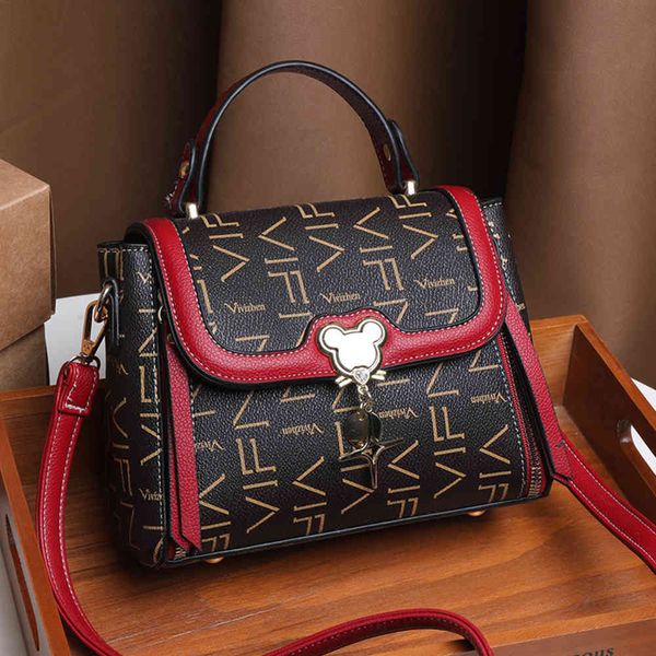 highest quality luxury one-shoulder female bag portable small letter single shoulder pu messenger chain handbags
highest quality luxury one-shoulder female bag portable small letter single shoulder pu messenger chain handbags