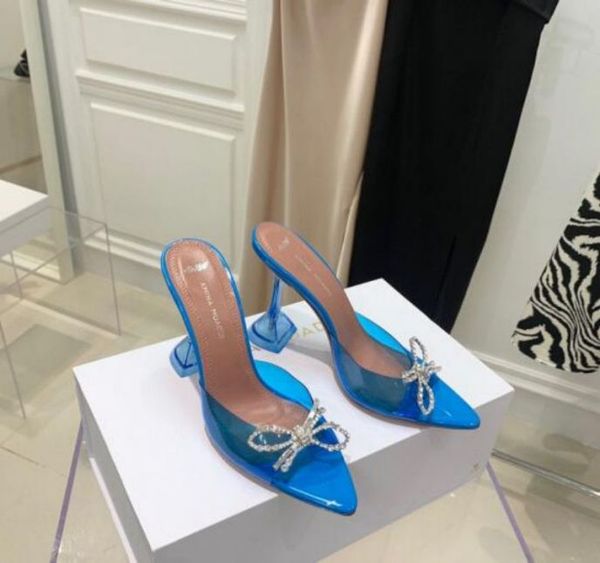 Amina Muaddi Womens sandals leather sole designer high heels 10cm crystal bow diamond chain decoration banquet women Blue PVC wedding sexy formal shoes, Only a boxes
Amina Muaddi Womens sandals leather sole designer high heels 10cm crystal bow diamond chain decoration banquet women Blue PVC wedding sexy formal shoes, Only a boxes
