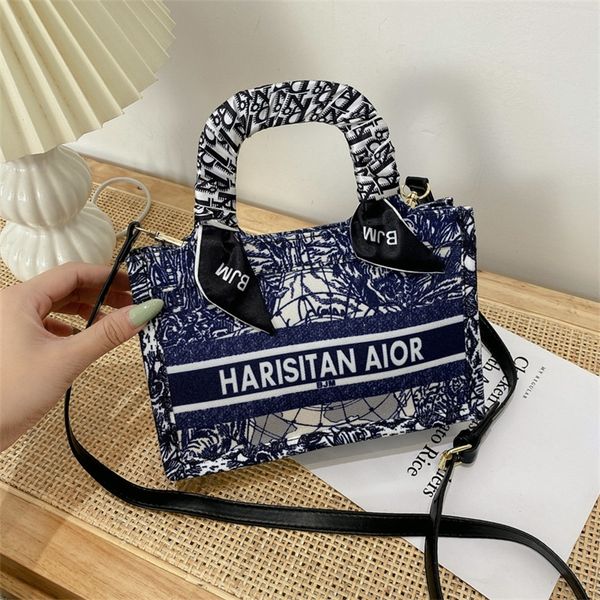 purses aa large capacity women's new fashion bird getot one shoulder portable mommy shopping bag
purses aa large capacity women's new fashion bird getot one shoulder portable mommy shopping bag