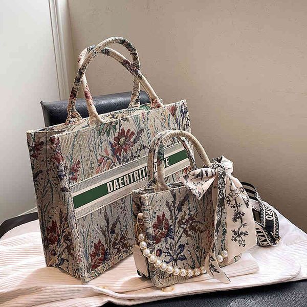 2022 luxury bags printed foreign style large capacity messenger silk scarf accessories bear hand pearl chain bag
2022 luxury bags printed foreign style large capacity messenger silk scarf accessories bear hand pearl chain bag
