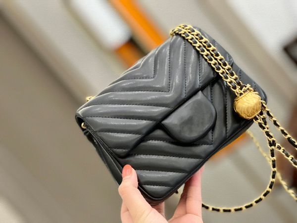 5a+ luxury designer bag square fat little golden ball sheepskin women's luxury shoulder bag classic v
5a+ luxury designer bag square fat little golden ball sheepskin women's luxury shoulder bag classic v