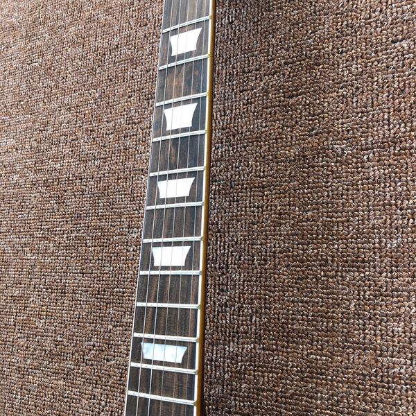 2022electric guitar,tobacco burst,yellow binding,chrome hardware same of the pictures
2022electric guitar,tobacco burst,yellow binding,chrome hardware same of the pictures
