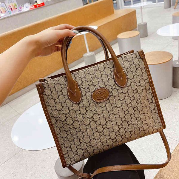 2022 new designer handbags portable capacity ins fashion simple single shoulder messenger foreign temperament tote
2022 new designer handbags portable capacity ins fashion simple single shoulder messenger foreign temperament tote