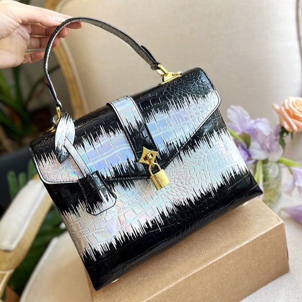 classic old flower handbags shoulder bags france brand crocodile pattern leather women crossbody bag large capacity shopping totes designer
classic old flower handbags shoulder bags france brand crocodile pattern leather women crossbody bag large capacity shopping totes designer