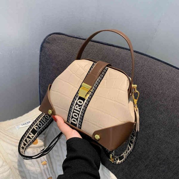 2022 new designer handbags store simple leisure advanced soft leather stone texture single shoulder messenger
2022 new designer handbags store simple leisure advanced soft leather stone texture single shoulder messenger