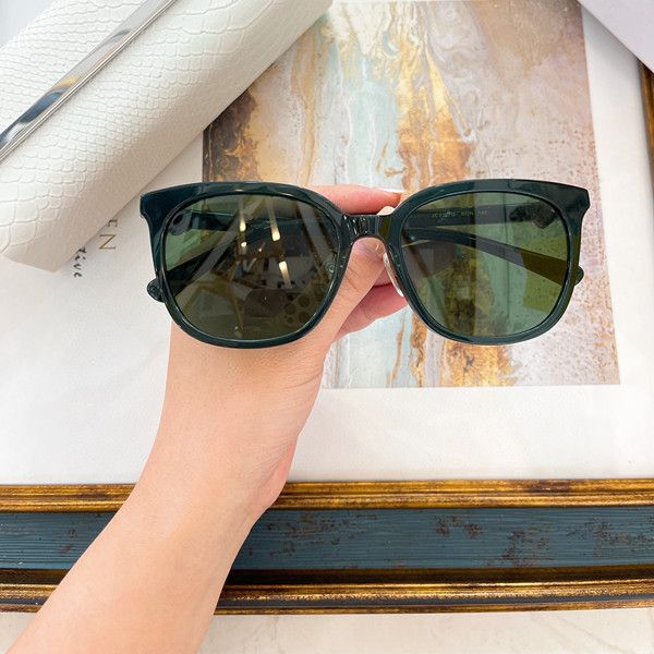 sunglasses for men women summer 310 style anti-ultraviolet retro plate full frame eyeglasses random box, White;black
sunglasses for men women summer 310 style anti-ultraviolet retro plate full frame eyeglasses random box, White;black