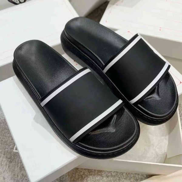 2022 fashion women sandals rubber leather slippers summer flat stylist slides ladies beach sandal party wedding slipper with box, Black
2022 fashion women sandals rubber leather slippers summer flat stylist slides ladies beach sandal party wedding slipper with box, Black
