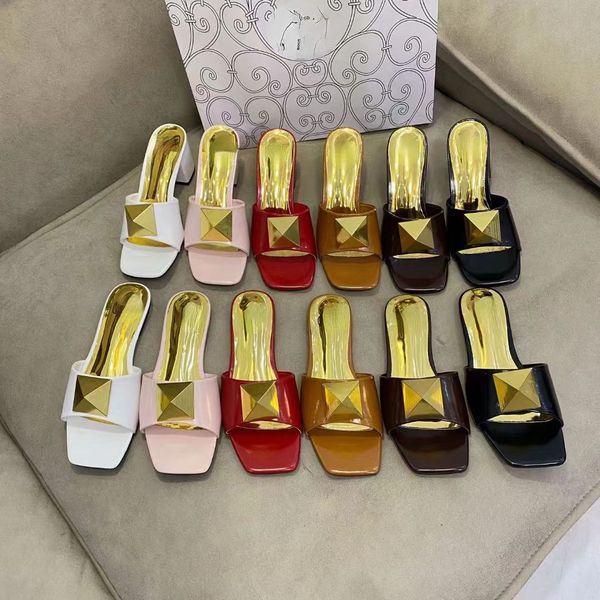 2022 new summer slippers op126 leather fashion casual soft soles non slip out flat thick heel with open toe rivets one word slippers for wom, Black
2022 new summer slippers op126 leather fashion casual soft soles non slip out flat thick heel with open toe rivets one word slippers for wom, Black