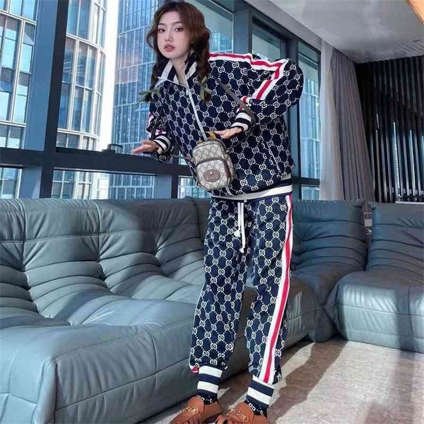 2022 new special offer model autumn letter all over printed long sleeve zipper coat trousers two-piece set female, White
2022 new special offer model autumn letter all over printed long sleeve zipper coat trousers two-piece set female, White