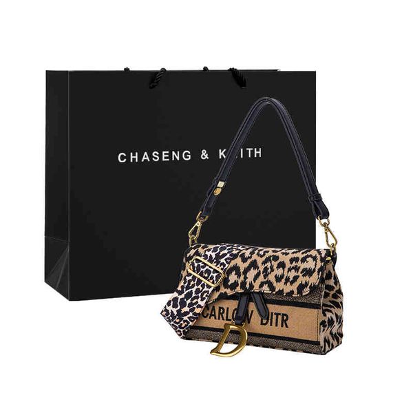 2022 wide belt high women's portable new small square messenger bag fashion brands popular ladies shoulder handbags celebrity shopping
2022 wide belt high women's portable new small square messenger bag fashion brands popular ladies shoulder handbags celebrity shopping