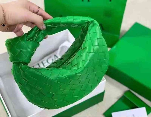 woven ox horn bag green hand-held armpit dumpling soft handle zipper single shoulder women's
woven ox horn bag green hand-held armpit dumpling soft handle zipper single shoulder women's