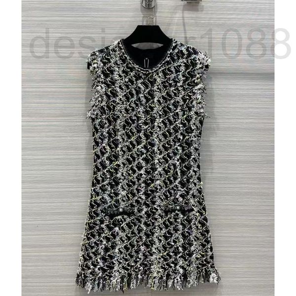 casual dresses designer 2022 spring and summer new small fragrance color woven tassel black white round neck sleeveless high waist slim wome, Black;gray
casual dresses designer 2022 spring and summer new small fragrance color woven tassel black white round neck sleeveless high waist slim wome, Black;gray