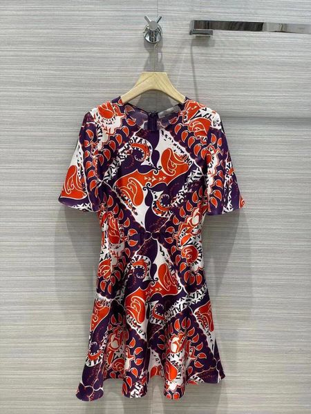 22s generation highquality new european embroidery designer dress elegant office womens wrinkled waist fashionable combination princess skir, Black;gray
22s generation highquality new european embroidery designer dress elegant office womens wrinkled waist fashionable combination princess skir, Black;gray