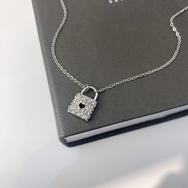 2022 fashion ladies lock design pendant necklace frosty wind hollow love diamond jewelry send relatives and friends to lovers without fading, Silver
2022 fashion ladies lock design pendant necklace frosty wind hollow love diamond jewelry send relatives and friends to lovers without fading, Silver