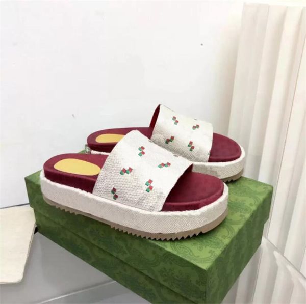 2022 designer fashion women sandals slippers flip flops luxury flat thick bottom embroidery printed jelly rubber leather lady dress shoes, Black
2022 designer fashion women sandals slippers flip flops luxury flat thick bottom embroidery printed jelly rubber leather lady dress shoes, Black