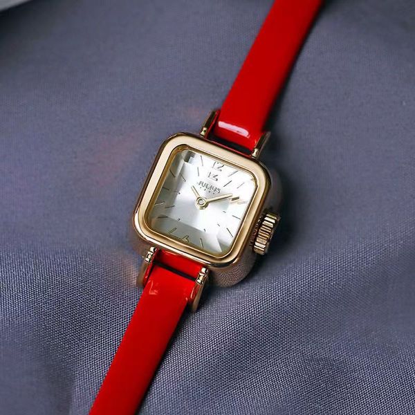 luxury womens watches designer waterproof korean style simple retro light luxury niche trend temperament square small dial ladies mesh belt, Slivery;golden
luxury womens watches designer waterproof korean style simple retro light luxury niche trend temperament square small dial ladies mesh belt, Slivery;golden