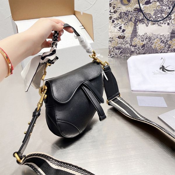 designer handbags women saddler bags ladies shoulder bag embroidery clutch totes luxury leather crossbody bags brand messenger purses
designer handbags women saddler bags ladies shoulder bag embroidery clutch totes luxury leather crossbody bags brand messenger purses