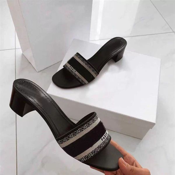 with box 2022 paris dies sandals elegant design dways women slippers heeled slide sandals embroidered block heels summer beach flop flip lad, Black
with box 2022 paris dies sandals elegant design dways women slippers heeled slide sandals embroidered block heels summer beach flop flip lad, Black