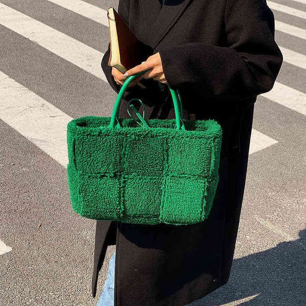 bags 2022 hit winter merk luxe rooster faux fur grote tote vrouwen designer handtassen warme lamswol pluche scatchals side zakken 220416
bags 2022 hit winter merk luxe rooster faux fur grote tote vrouwen designer handtassen warme lamswol pluche scatchals side zakken 220416