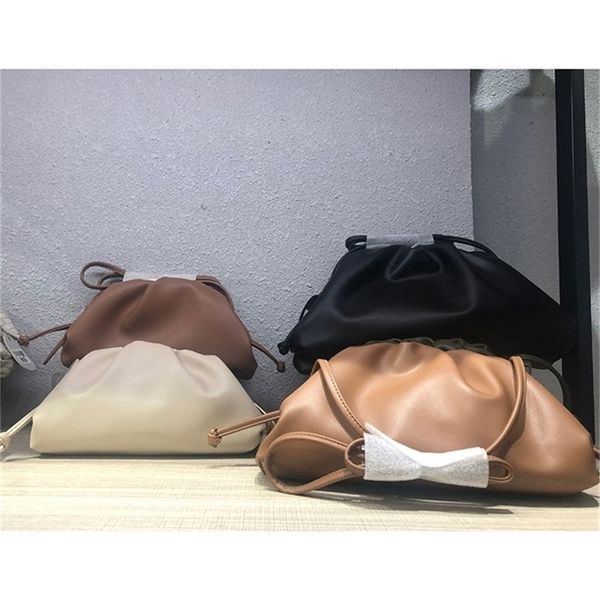 handbags designer venetas bottegas bevan hands cloud bag mini dumpling one shoulder cross soft leather womens bag uzs8 d4eq w9fz
handbags designer venetas bottegas bevan hands cloud bag mini dumpling one shoulder cross soft leather womens bag uzs8 d4eq w9fz