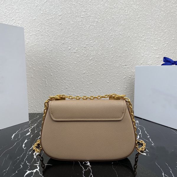 women's fashion chain bags genuine leather large capacity simple design cell phone bag fine workmanship suitable for all occasions
women's fashion chain bags genuine leather large capacity simple design cell phone bag fine workmanship suitable for all occasions