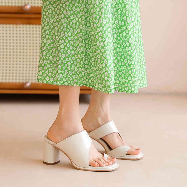 slippers high-heeled slippers with toe covering in summer women wear korean style square head inside and outside full leather sandals thick, Black
slippers high-heeled slippers with toe covering in summer women wear korean style square head inside and outside full leather sandals thick, Black