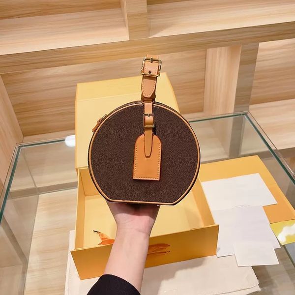 designer mini bags cross body shoulder bag crossbody luxury leather fashion brand 4 different colors various styles with exquisite packaging, Black;red
designer mini bags cross body shoulder bag crossbody luxury leather fashion brand 4 different colors various styles with exquisite packaging, Black;red