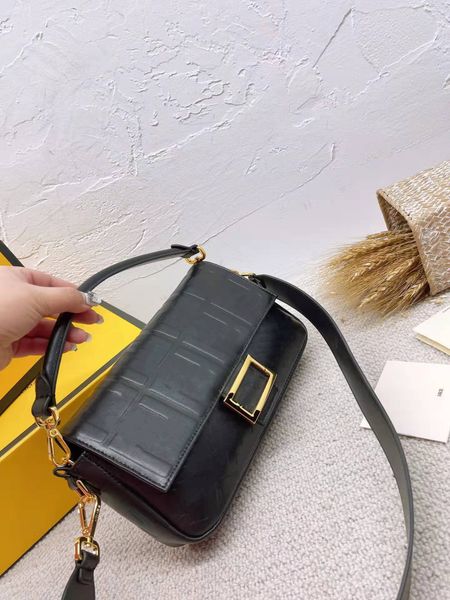2023 black white fenes dies classic lapidary hand baguette bag with cross body female messenger shoulder bags designer 26 12 cm
2023 black white fenes dies classic lapidary hand baguette bag with cross body female messenger shoulder bags designer 26 12 cm