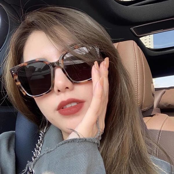 designer sunglasses gm sunglass female jenny the same milky white tortoishell color large face thin frame sunglass, White;black
designer sunglasses gm sunglass female jenny the same milky white tortoishell color large face thin frame sunglass, White;black