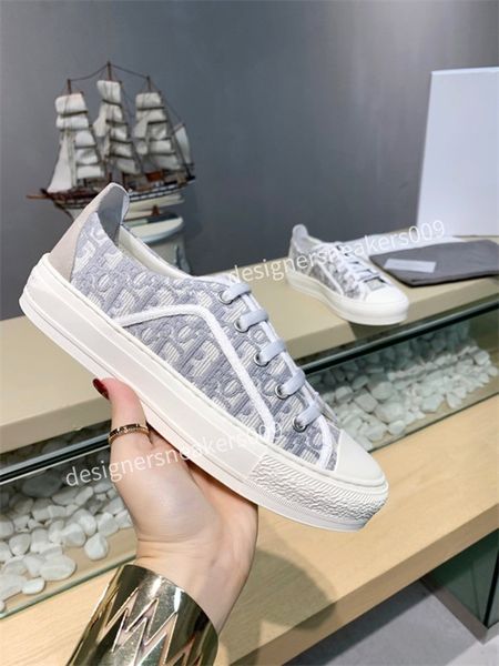 2022 luxurys designers casual shoes mens platform triple black suede white leather beige green womens sports sneaker fashion outdoor 35-45 r
2022 luxurys designers casual shoes mens platform triple black suede white leather beige green womens sports sneaker fashion outdoor 35-45 r