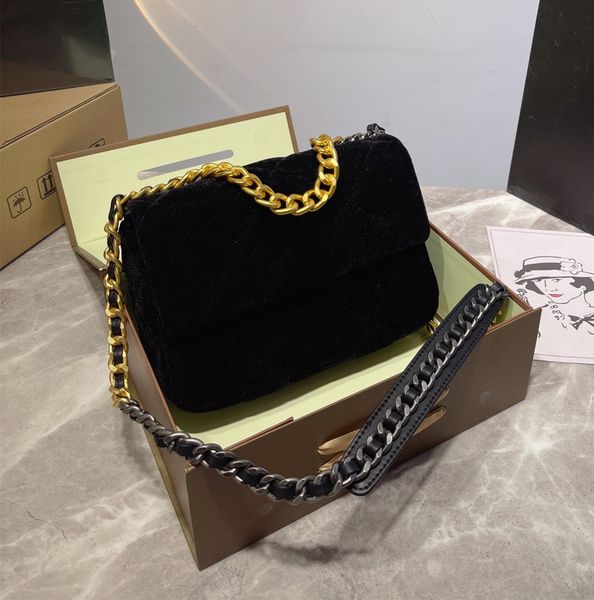 women's classic messenger bag hardware big logo diamond check high-end atmosphere luxury designer simple matching gift box
women's classic messenger bag hardware big logo diamond check high-end atmosphere luxury designer simple matching gift box