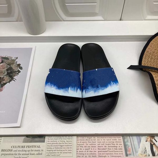 european and american style ladies slippers classic print outer wear flat sandals designer couple fashion women's shoes, Black
european and american style ladies slippers classic print outer wear flat sandals designer couple fashion women's shoes, Black
