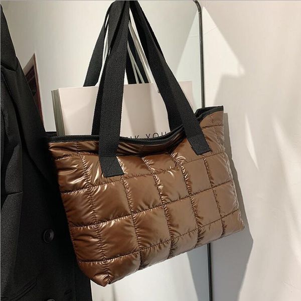 winter tote bags for women casual big shoulder bag plaid nylon handbags female underarm 220512
winter tote bags for women casual big shoulder bag plaid nylon handbags female underarm 220512