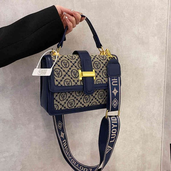 minority hand women's 2022 summer new foreign temperament fashion small square bag single shoulder messenger bag
minority hand women's 2022 summer new foreign temperament fashion small square bag single shoulder messenger bag