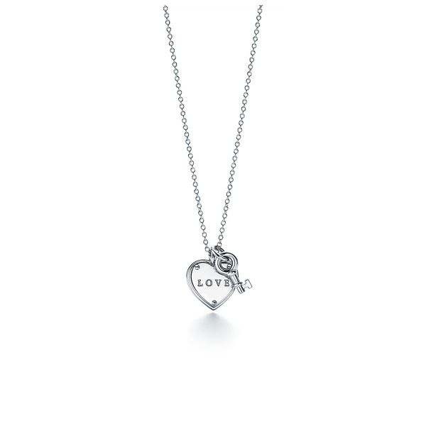 fashion luxury temperament love love key pendant s925 sterling silver necklace simple and generous
fashion luxury temperament love love key pendant s925 sterling silver necklace simple and generous