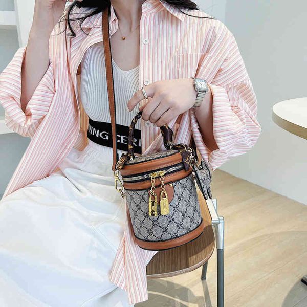 purses stuff sacks flower bag women's 2023 spring and autumn new personalized portable bucket oblique cross small commuter sling one sh
purses stuff sacks flower bag women's 2023 spring and autumn new personalized portable bucket oblique cross small commuter sling one sh