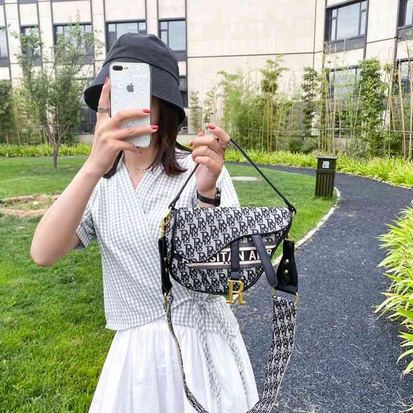 fashion trend new ladies luxury brand bag designer wholesale synthetic leather buckle handbag version simple and fashionable single shoulder
fashion trend new ladies luxury brand bag designer wholesale synthetic leather buckle handbag version simple and fashionable single shoulder