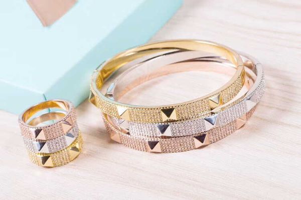 europe america classic brand jewelry sets lady brass full diamond four rivet h letter 18k gold engagement bracelets ring 3 color, Silver
europe america classic brand jewelry sets lady brass full diamond four rivet h letter 18k gold engagement bracelets ring 3 color, Silver