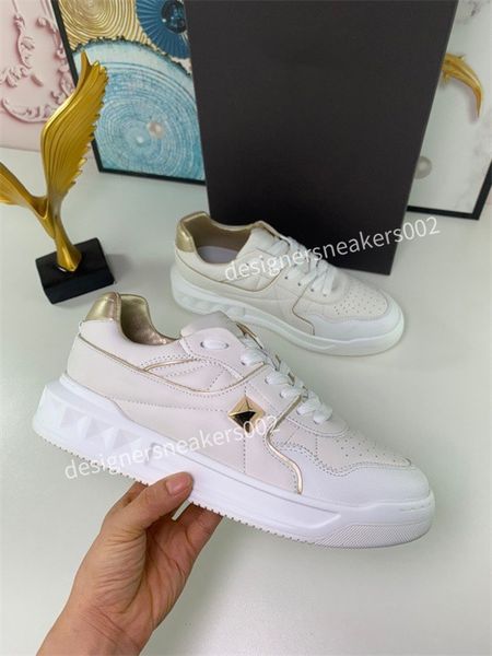 2022 luxury designer casual shoes red sole low flat spikes flats black blue suede silver diamond men women sneakers zh211033
2022 luxury designer casual shoes red sole low flat spikes flats black blue suede silver diamond men women sneakers zh211033