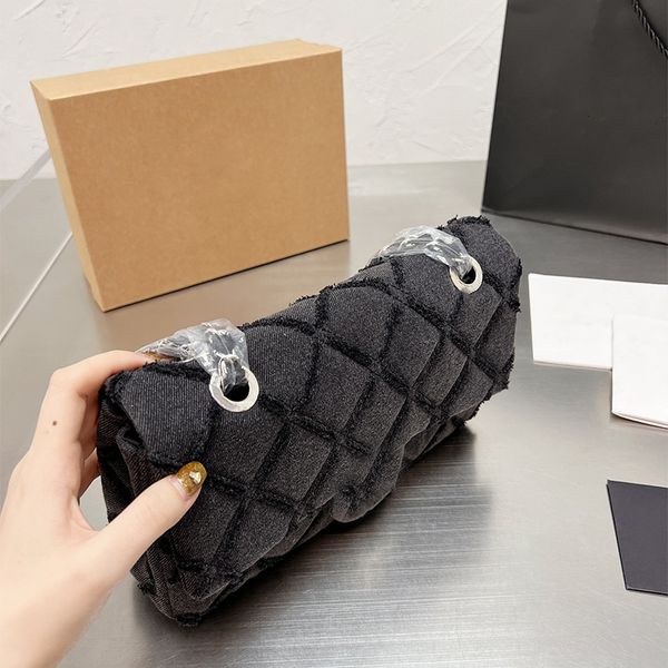 women's brand designers shoulder bags fashion classic mini clamshell envelope bag fashion jeans blue double interwoven chain crossbody
women's brand designers shoulder bags fashion classic mini clamshell envelope bag fashion jeans blue double interwoven chain crossbody
