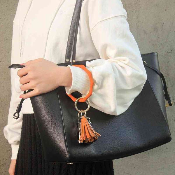 silicone wristlet keychain bracelet with leather tassel bangle keyring large circle key ring bracelet for women girls gifts 0306
silicone wristlet keychain bracelet with leather tassel bangle keyring large circle key ring bracelet for women girls gifts 0306