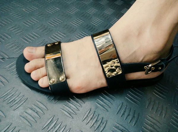 gold metal summer gladiators flat heel genuine leather mens sandals strap sandalias male big size euro 46, Black 
gold metal summer gladiators flat heel genuine leather mens sandals strap sandalias male big size euro 46, Black