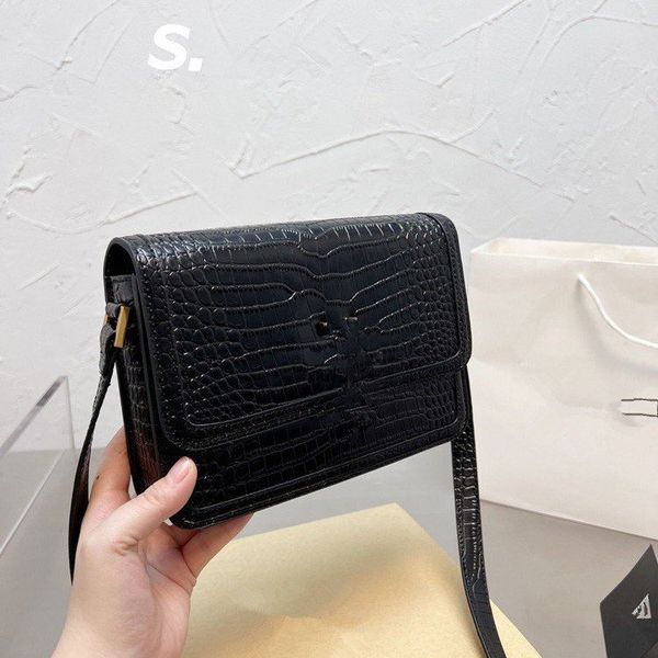2022 new solid color inner bag crocodile pattern single small black square magnetic buckle bags handbags
2022 new solid color inner bag crocodile pattern single small black square magnetic buckle bags handbags