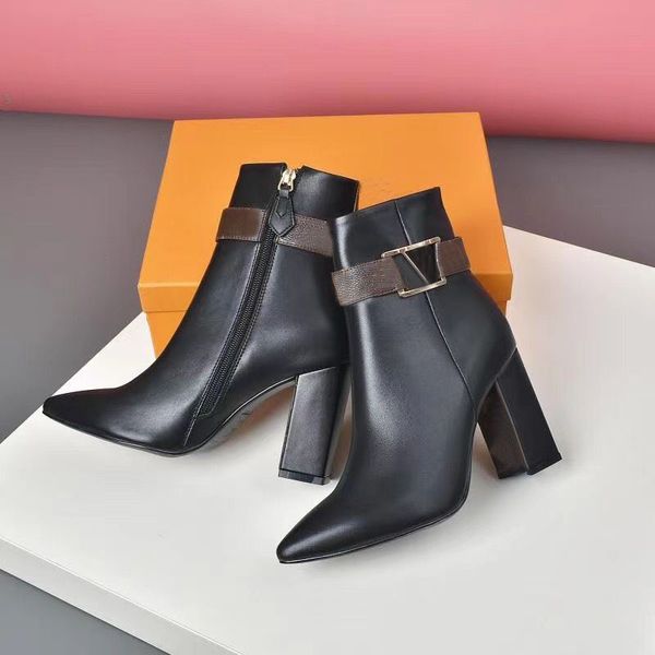 classic designer woman boots cowhide zipper metal buckle ankle boot 100% leather lady high heels autumn winter thick heel women shoes letter, Black
classic designer woman boots cowhide zipper metal buckle ankle boot 100% leather lady high heels autumn winter thick heel women shoes letter, Black